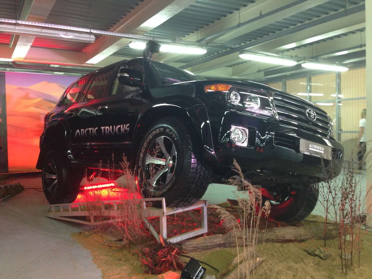 Деньги не пахнут: дилеры заработают на альтер эго клиентов