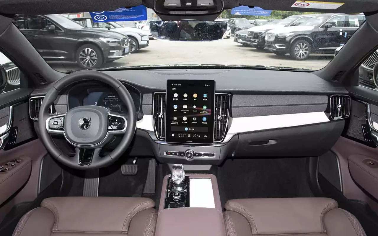Интерьер Volvo S90