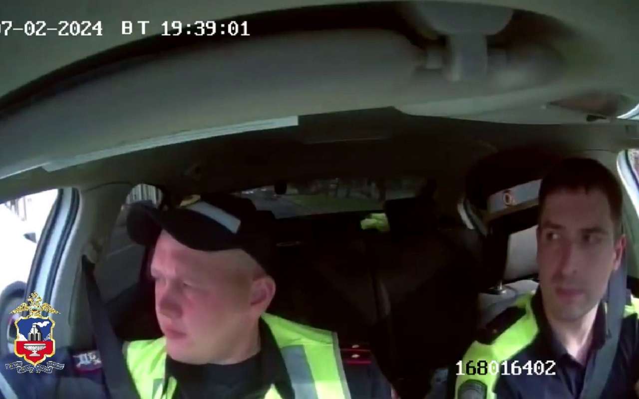 Автоинспекторы Барнаула сопроводили до больницы подростка, получившего увечье