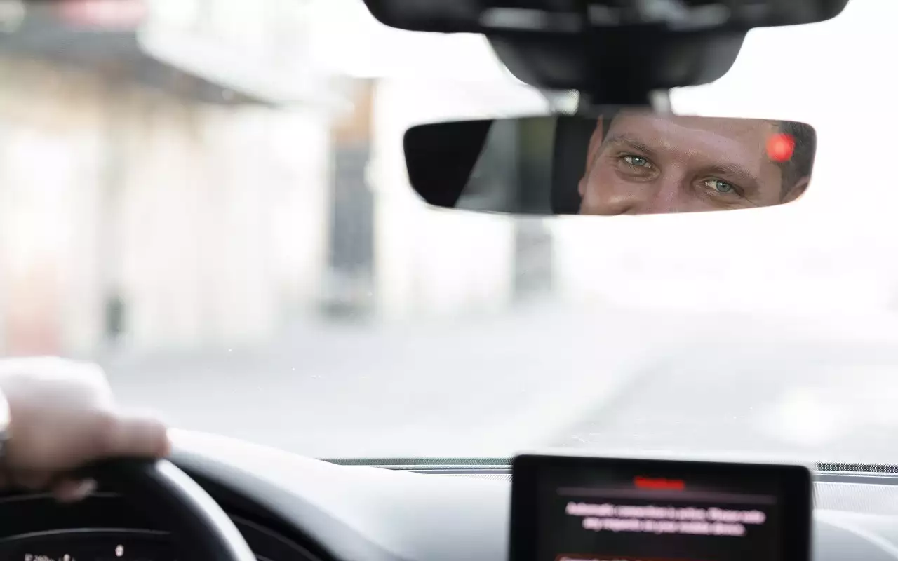 Скрытые возможности зеркал заднего вида, о которых молчат инструкторы