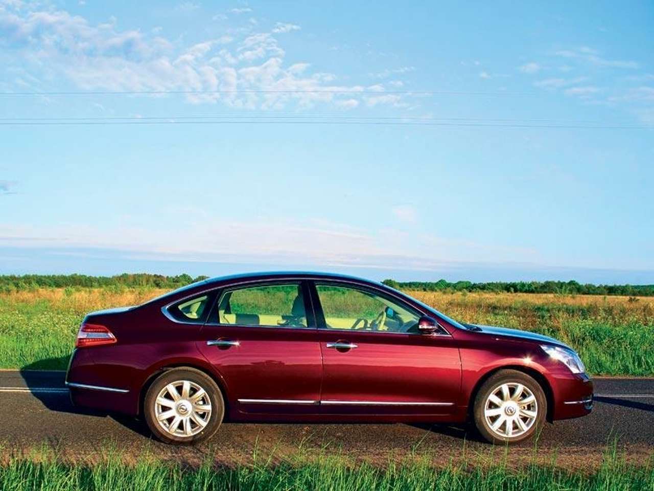 Профиль «Теаны» практически не изменили. Дополнительные 5 мм длины из-за новых бамперов, разумеется, не меняют пропорции.