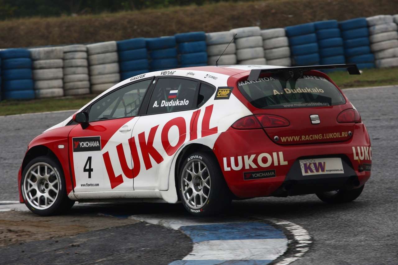 Алексей Дудукало выступает на Seat Leon с бензиновым турбомотором объемом 1,6 литра
