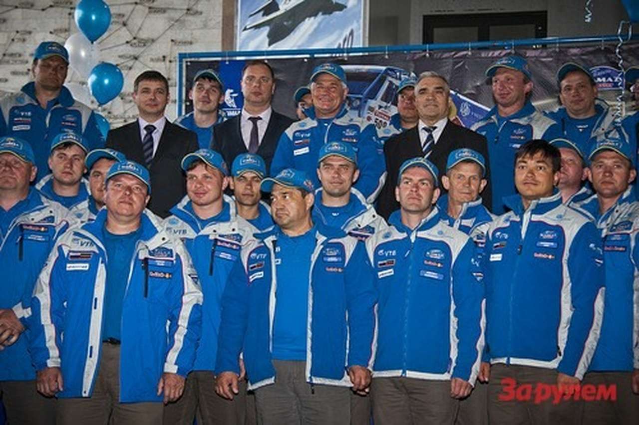 По результатам «Дакар-2012», российские спортсмены команды «КАМАЗ-мастер» заняли 4 и 5 места в категории грузовых автомобилей (Т4). Четвертое место занял экипаж Андрея Каргинова, а пятое - Ильгизара Мардеева. К сожалению, Эдуард Николаев был дисквалифицирован за нарушение регламента гонки, а Айрат Мардеев сошел с трассы из-за поломки двигателя. 