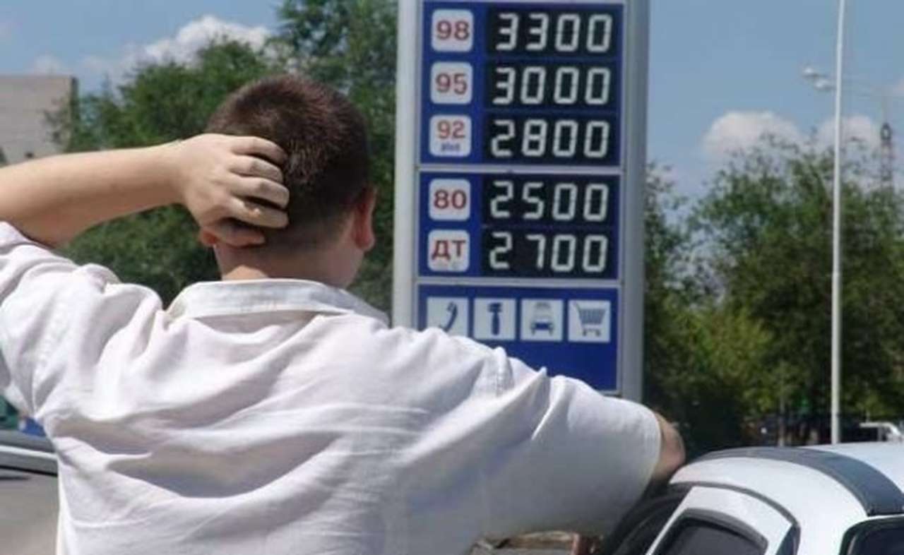 К 2014 году литр бензина подорожает на 1,35 рубля