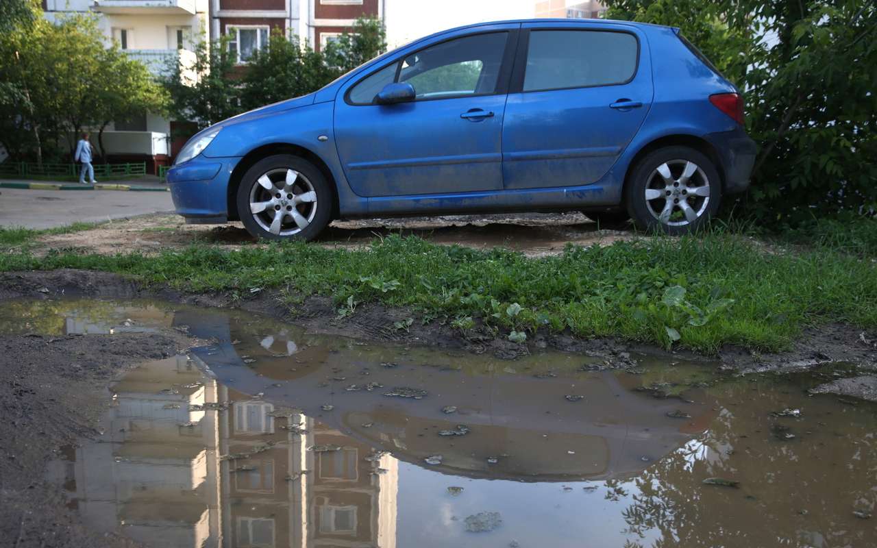 Госдума доработает закон о штрафах за парковку на газонах