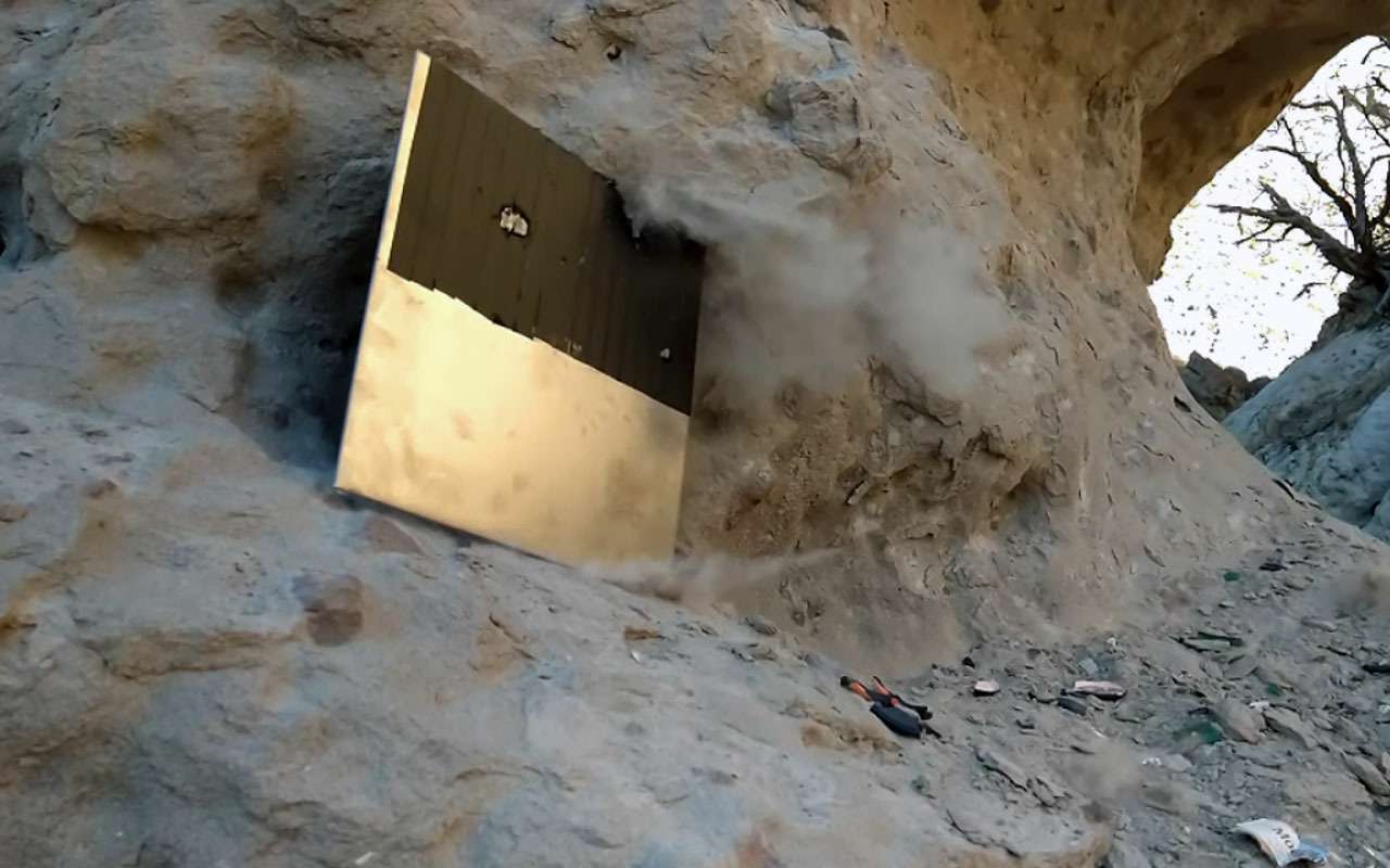 Действительно ли Cybertruck пуленепробиваем — видео теста