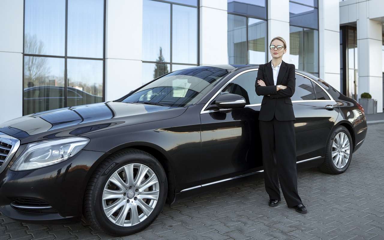 Названы самые популярные люксовые машины в РФ