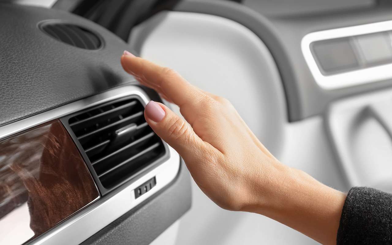 Что нельзя делать, если запотели окна? Главная ошибка водителей