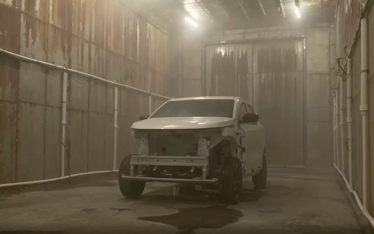 Кузов Атома во время испытаний в камере соляного тумана в Испытательном центре ФГУП «НАМИ» (НИЦИАМТ).