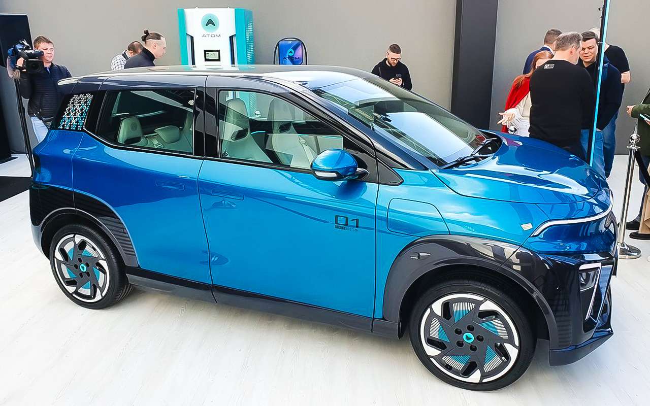 Руль-штурвал, мессенджеры, игры на дисплее: что еще необычного есть в новом Атоме