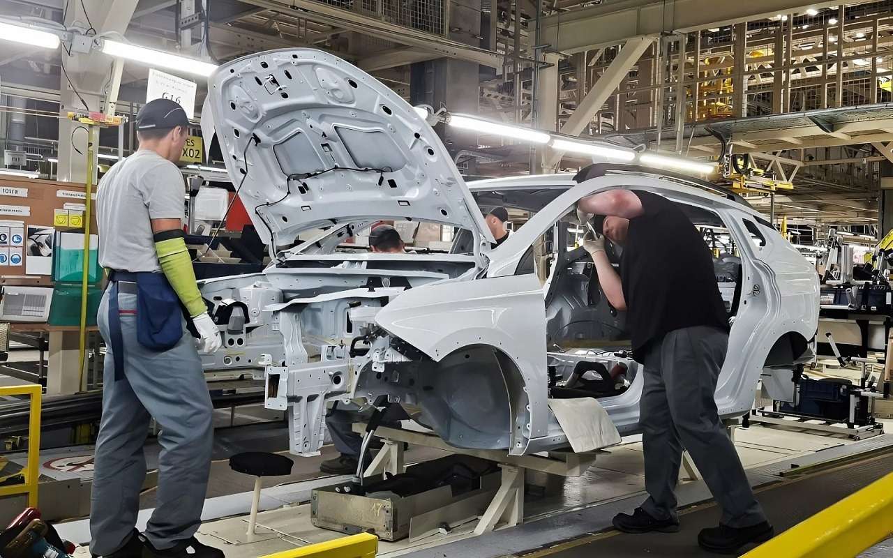 Lada Iskra встанет на петербургский конвейер. Расскажем, зачем модели два завода