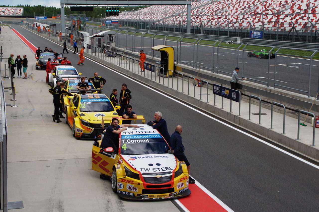 Гонками поддержки WTCC в этом году выступают два «формульных» чемпионата: российская Formula Masters и европейская SMP F4 NEZ Championship.