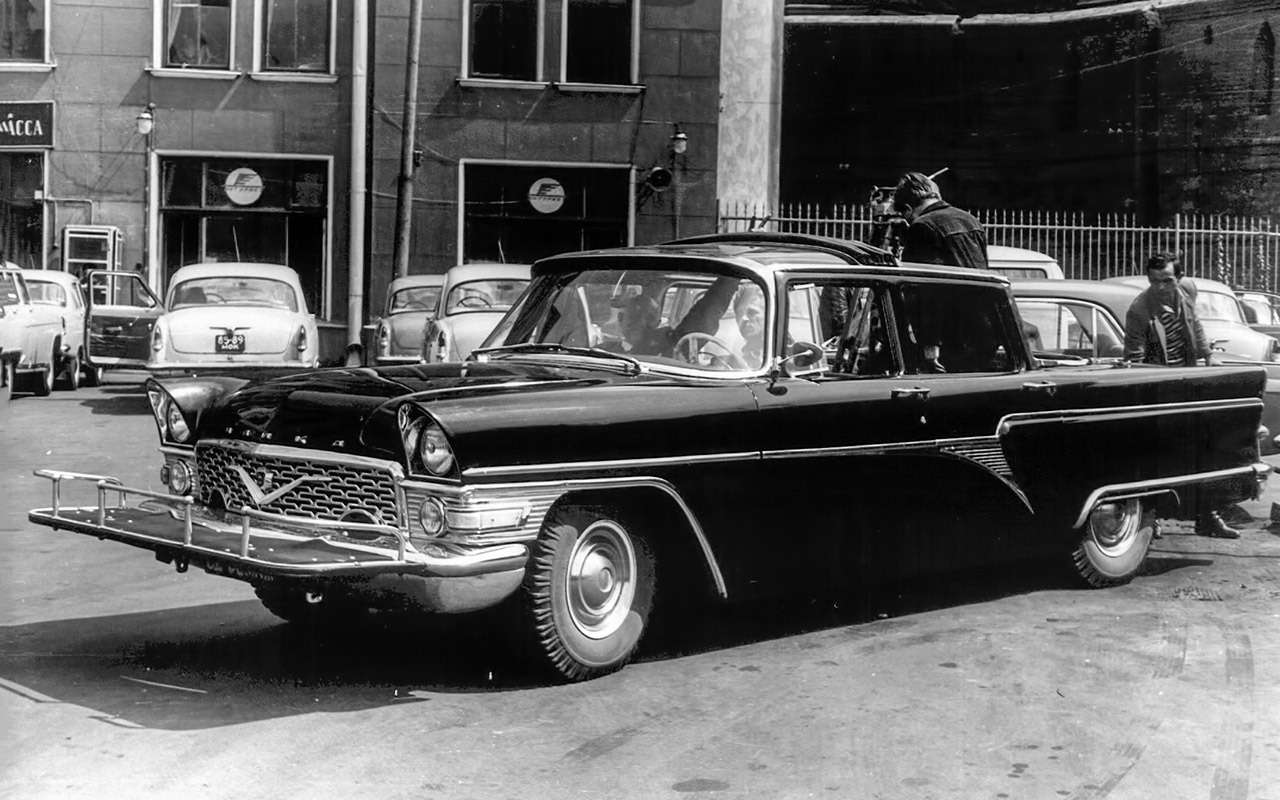 Несколько киносъемочных Чаек ГАЗ‑13 под именем ОСАД‑3 сделали в Чернигове.