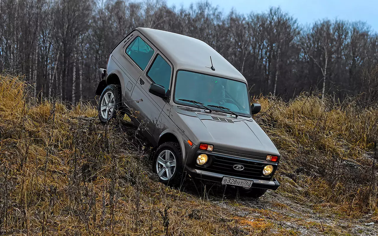 Лада 4x4 Нива в лесу