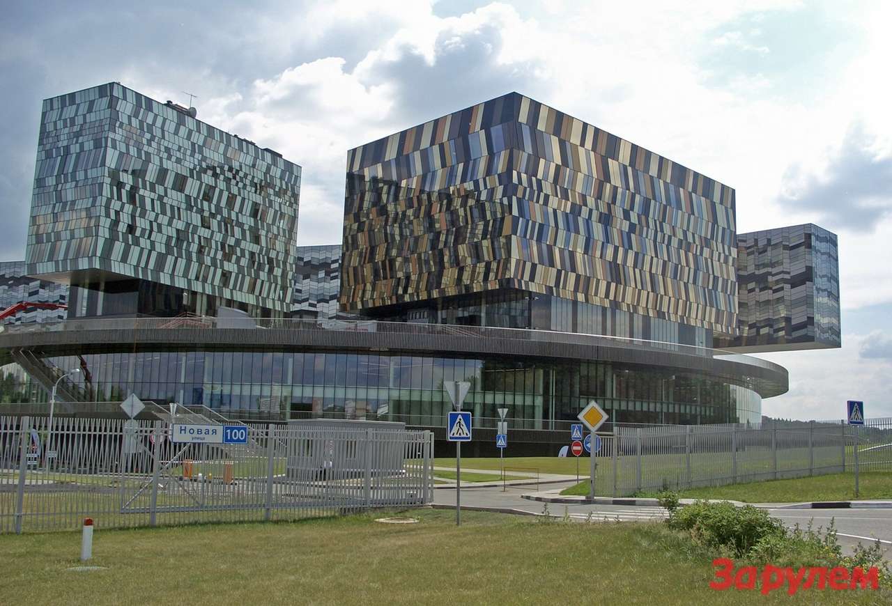  По «Сколково» разрешат ездить только на электрокарах