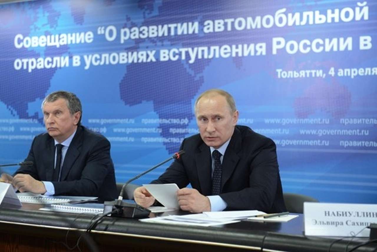 Путин предложил обновить устаревший автопарк грузовиков и автобусов