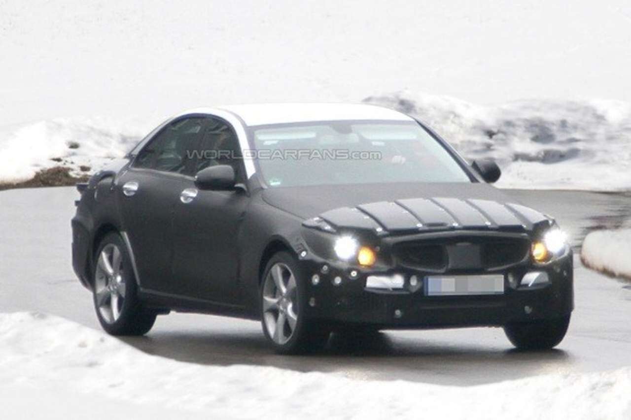 У новой «цешки» будет более вертикальная решетка радиатора – как у «постэсэлэсовских» моделей, включая CLS и SLK