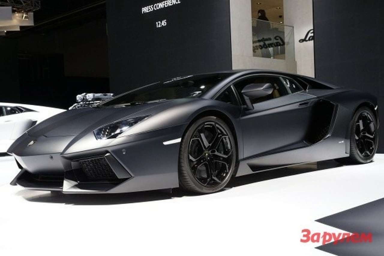 Стандартный Lamborghini Aventador разогнали до 370 км/ч