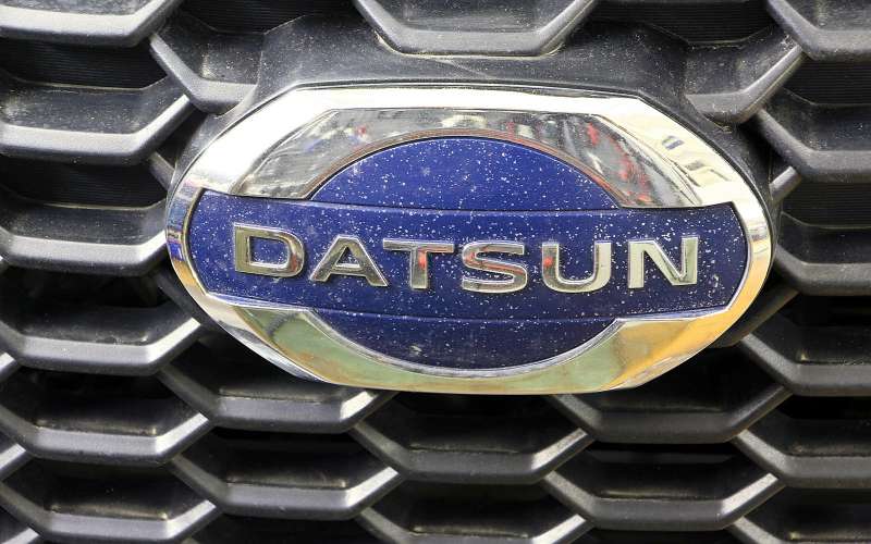 Datsun эмблема. Дацун знак. Эмблемы автомобилей Датсун. Шильдик Датсун.