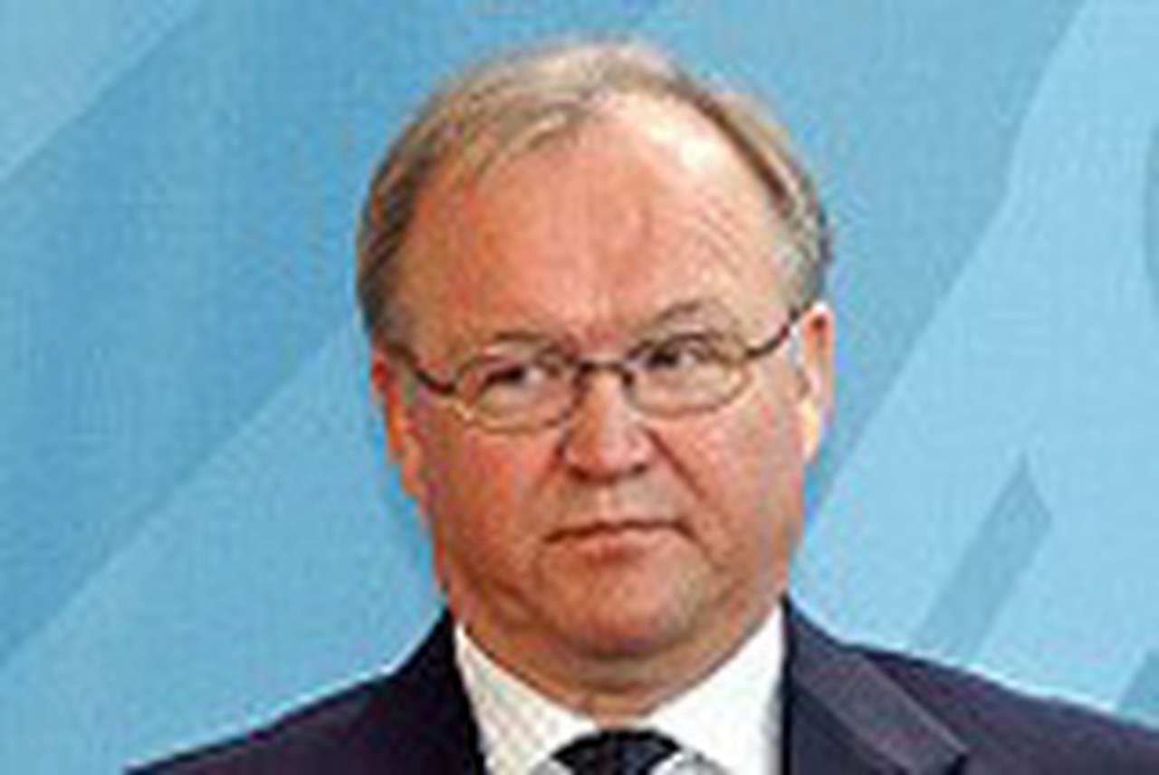 Премьер Швеции Перссон решил вступиться за SAAB