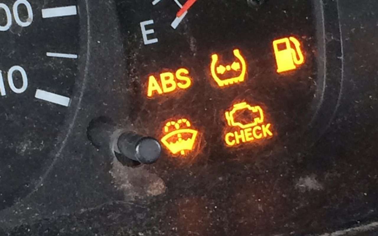 Это комбо! На приборке загорелись все лампочки