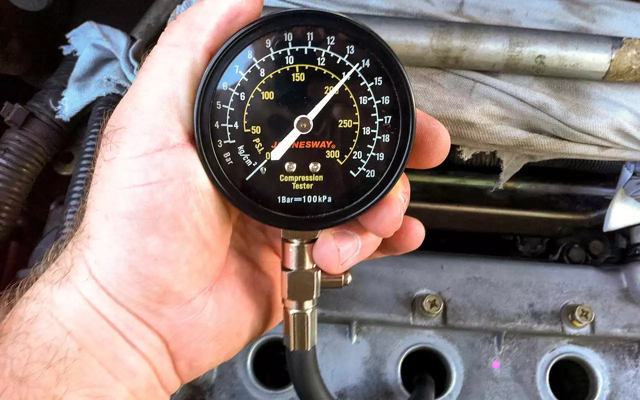 Замер компрессии – способ, проверенный десятилетиями. Не может ДВС ­работать при несжатой смеси!