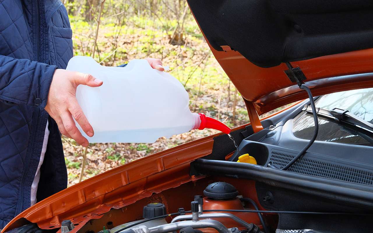 Когда заливать незамерзайку? Вот что советуют водители