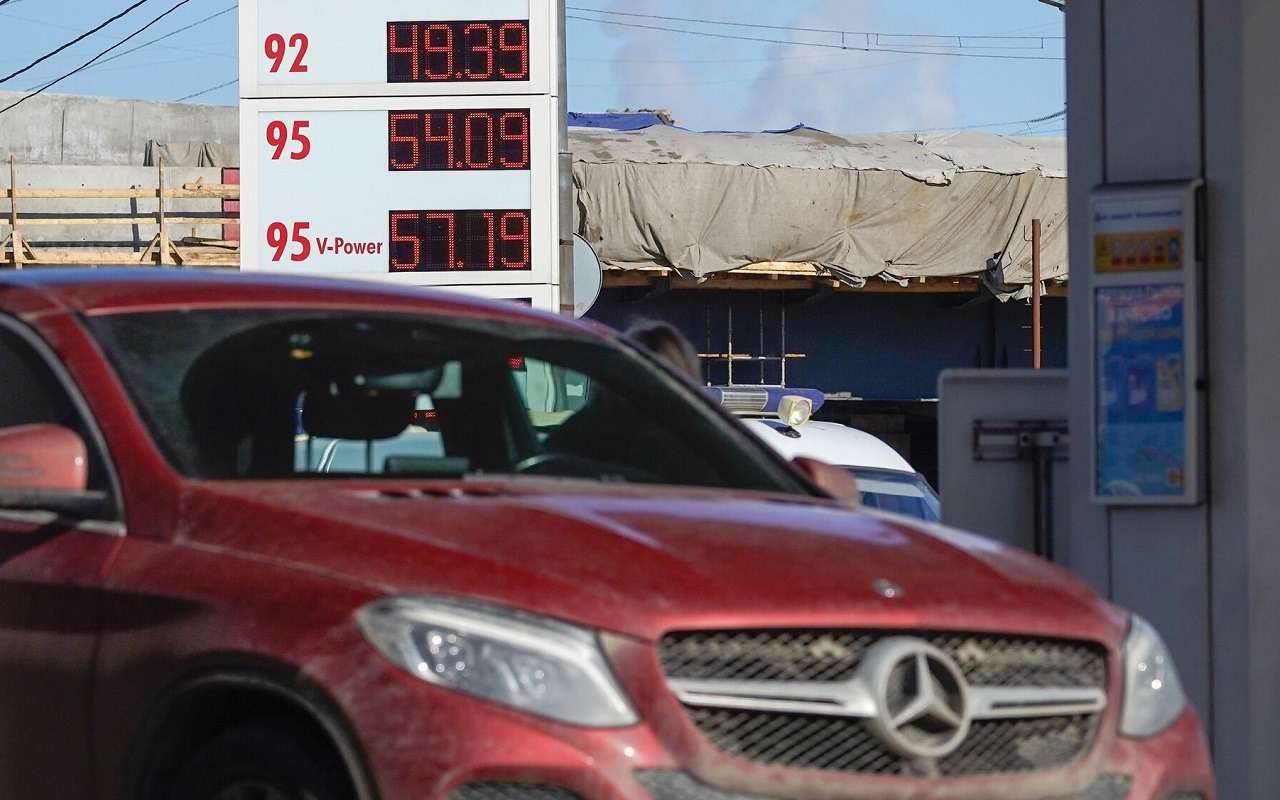 Российские власти активно ищут способы сдержать резкий рост цен на бензин
