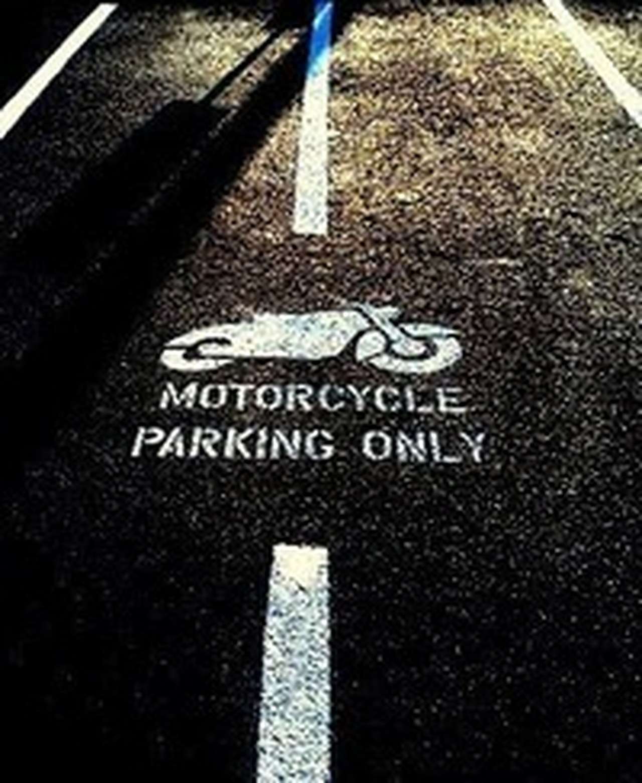 Мотоциклистам могут разрешить бесплатную парковку в центре Москвы