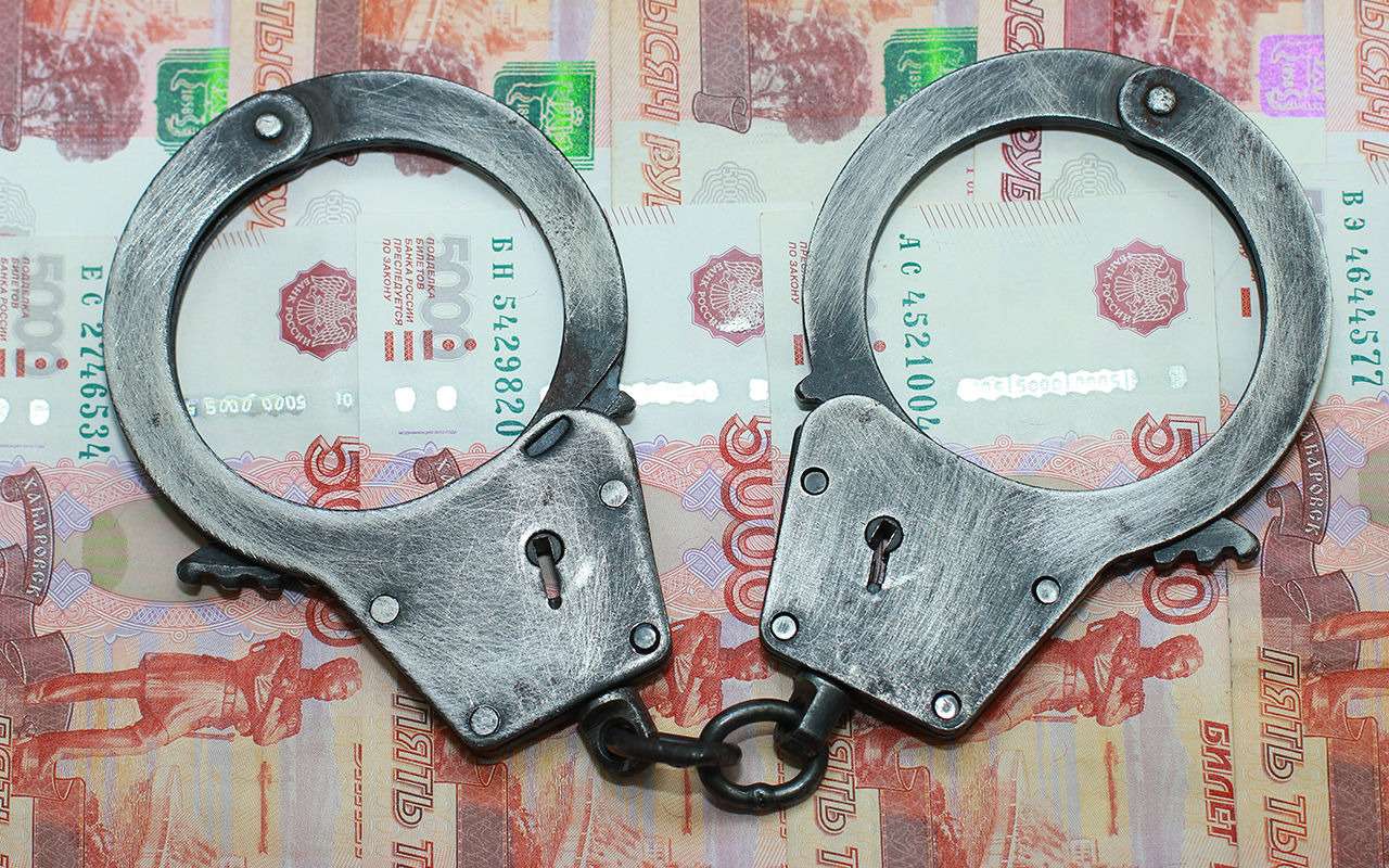 Банда офицеров ГИБДД организовала «зеленый коридор» для фур с алкоголем