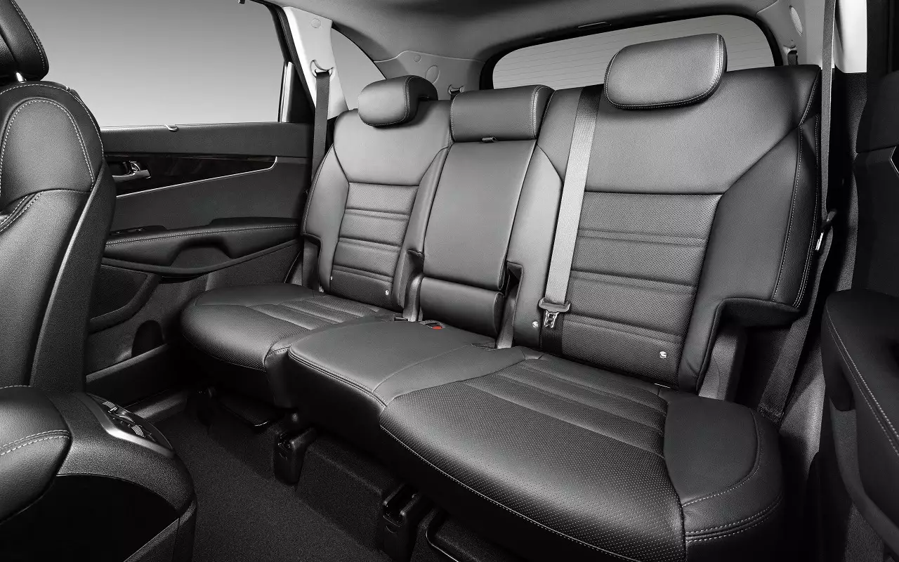 Материалы интерьера Kia Sorento Prime – не самые стойкие к истиранию.