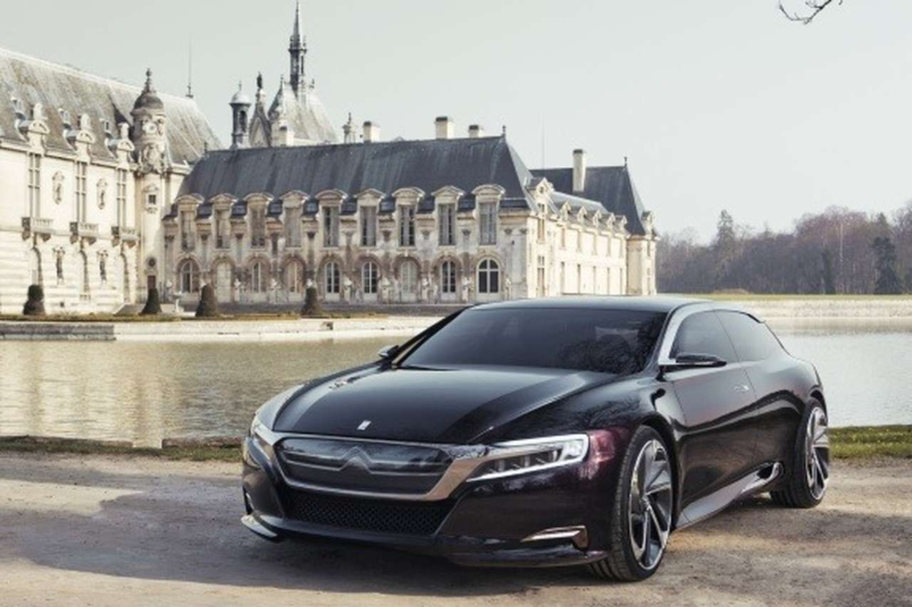 Прототип окрашен в черный цвет Whisper, который на свету становится темно-фиолетовым