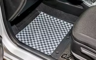 Скользкая тема: чем опасны дешевые коврики в салоне авто