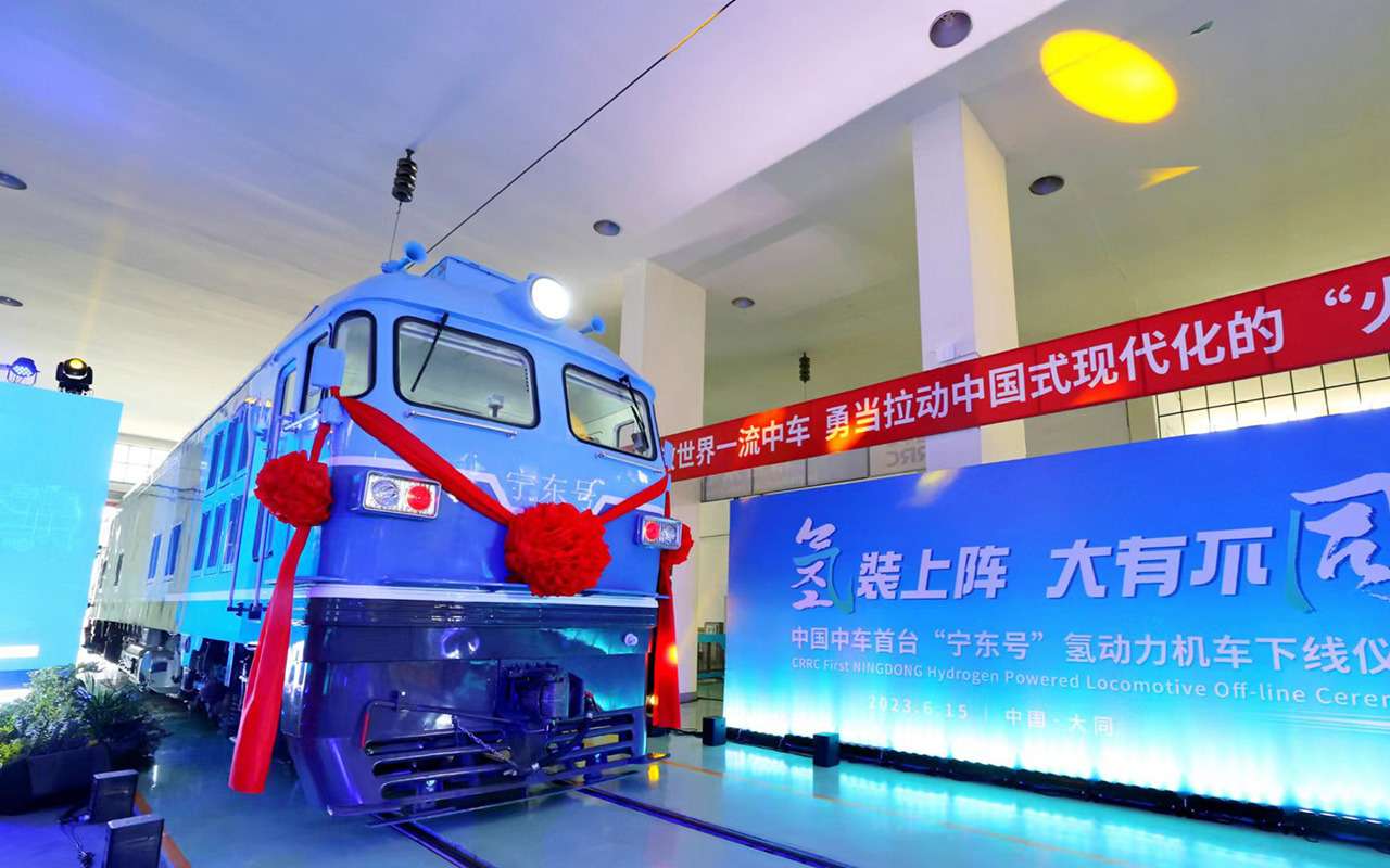 В Китае представили тепловоз, способный ехать неделю на одной заправке