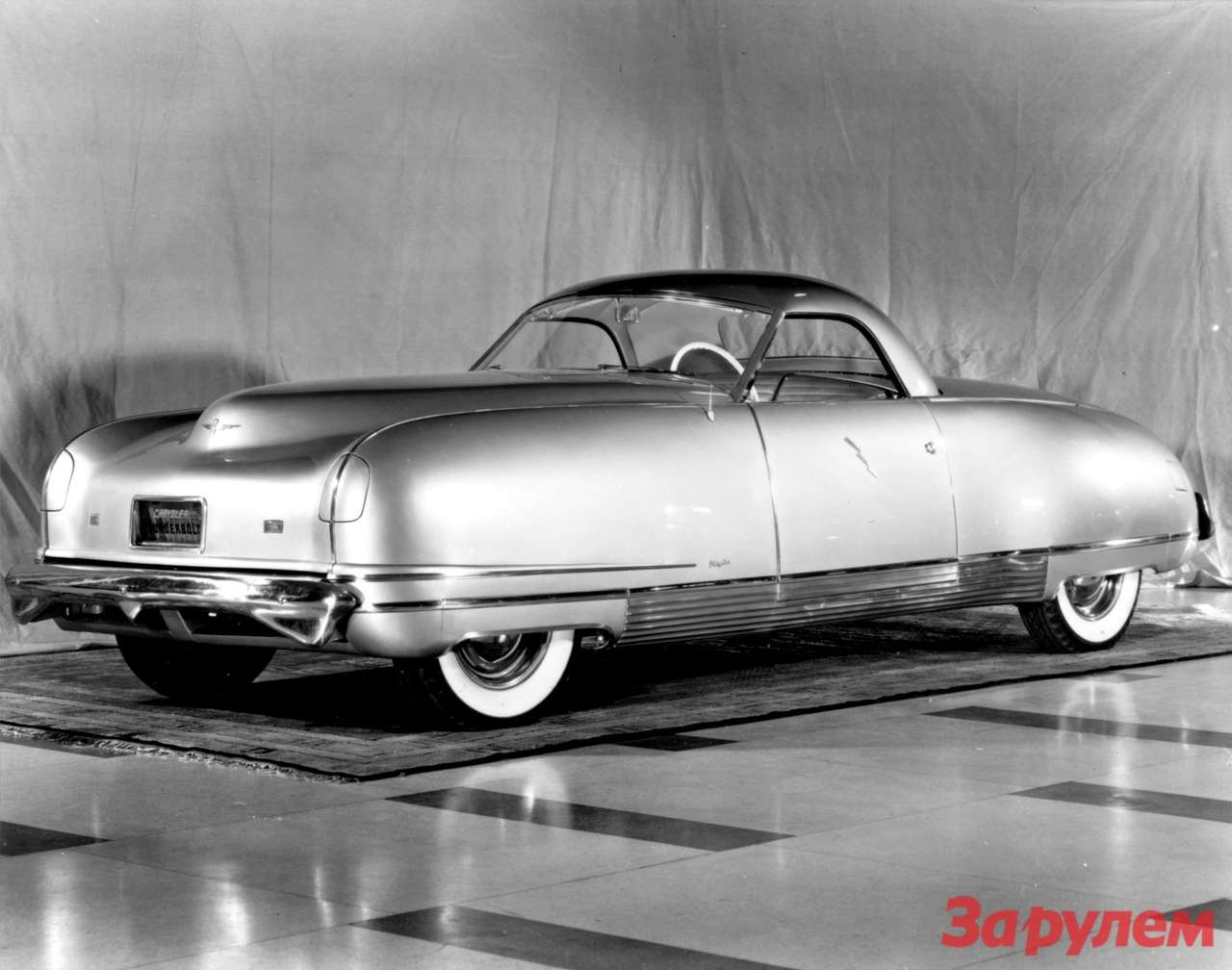 Прототип Thunderbolt базировался на укороченной раме Chrysler Saratoga
