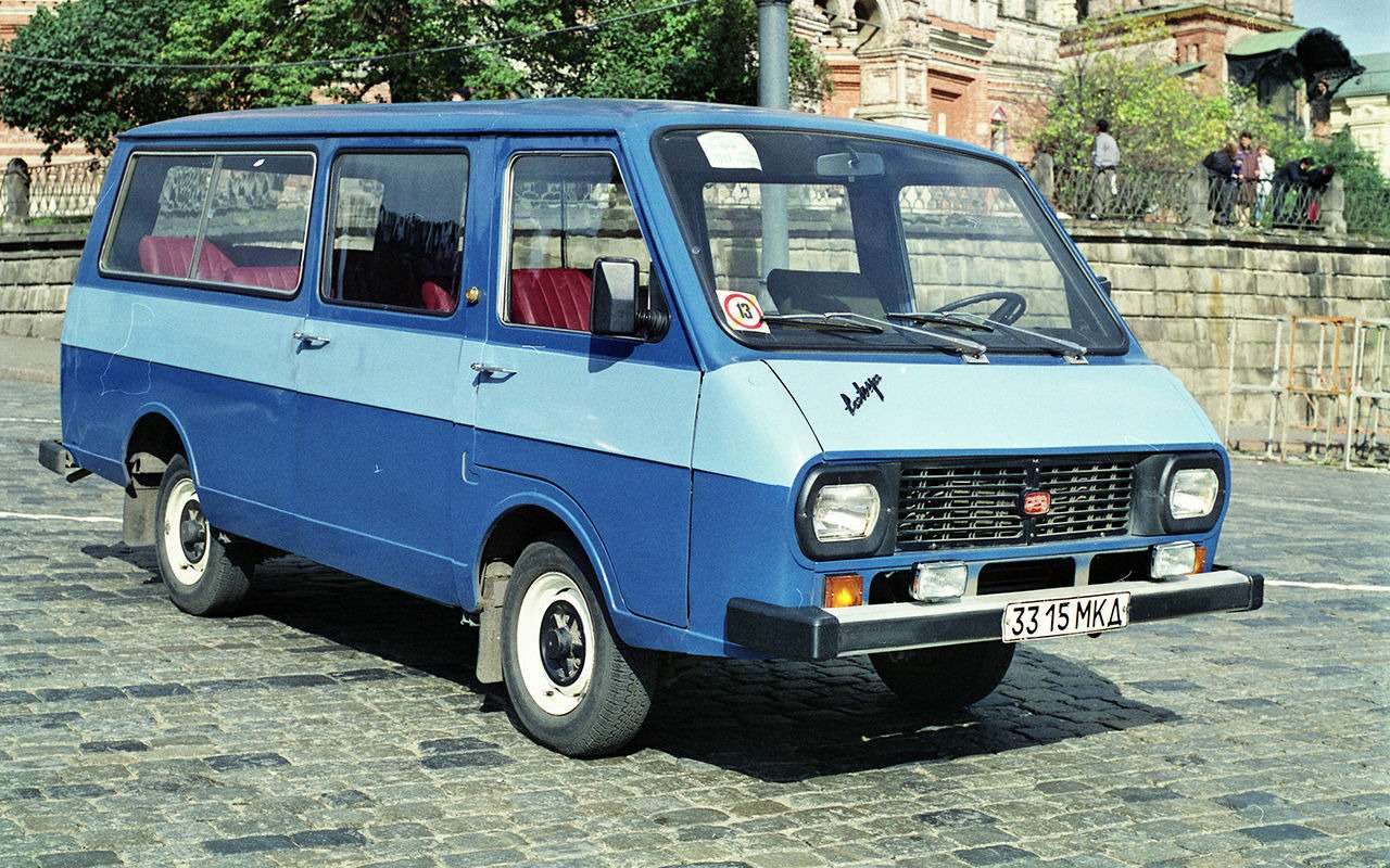 В 1975-м на новом заводе в Елгаве начали производство РАФ-2203 с 95-сильным двигателем 2,5 л. На его базе, как и прежде, делали маршрутки и санитарки, опытные электромобили, а к Олимпиаде-80 еще и около полутора десятков специальных машин. Модернизированную версию РАФ-22038 выпускали аж до 1997 года.