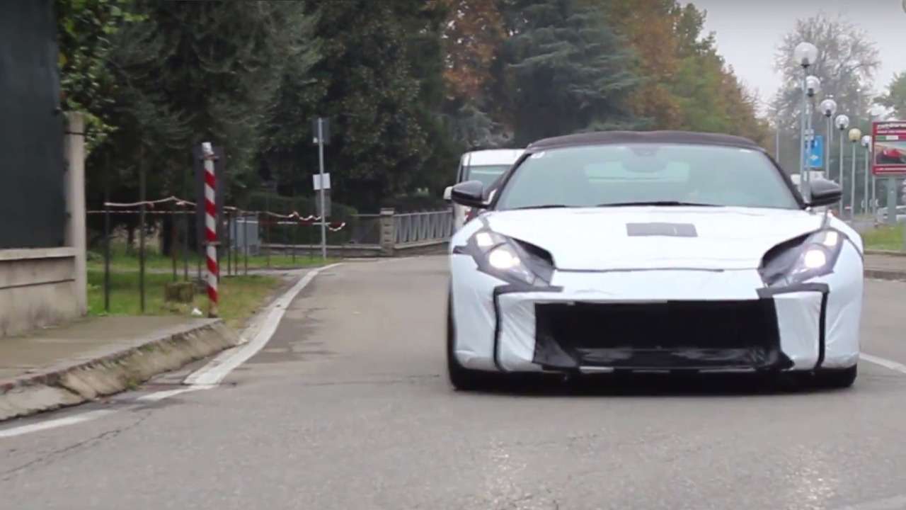 Никаких турбин: обновленный Ferrari F12berlinetta сохранит традиции