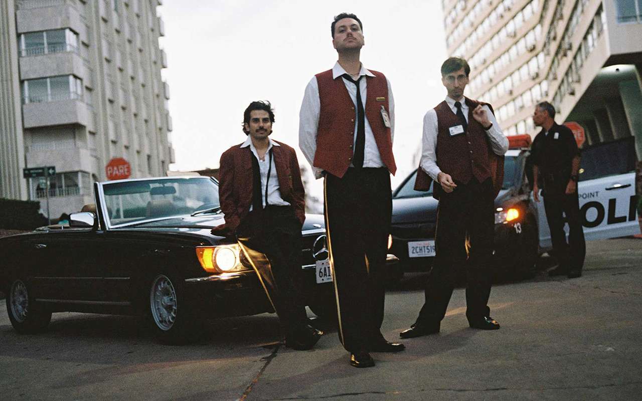 Мерседес: Не давайте незнакомцам ключи от авто!