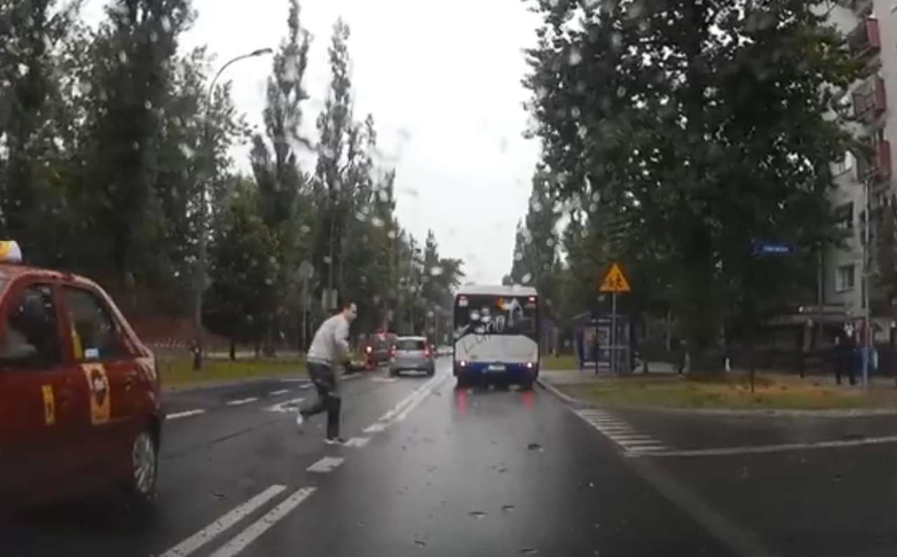 Опаздываете на просмотр футбольного матча? Вас подвезет незнакомец!