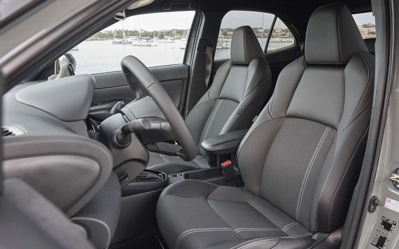 Интерьер Toyota Yaris Cross