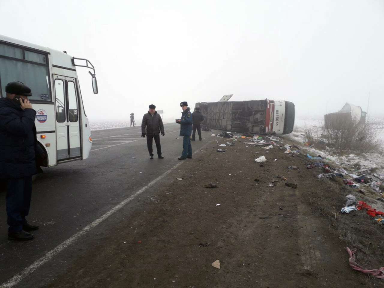 В Тюмени автобус столкнулся с грузовиком — 13 пострадавших