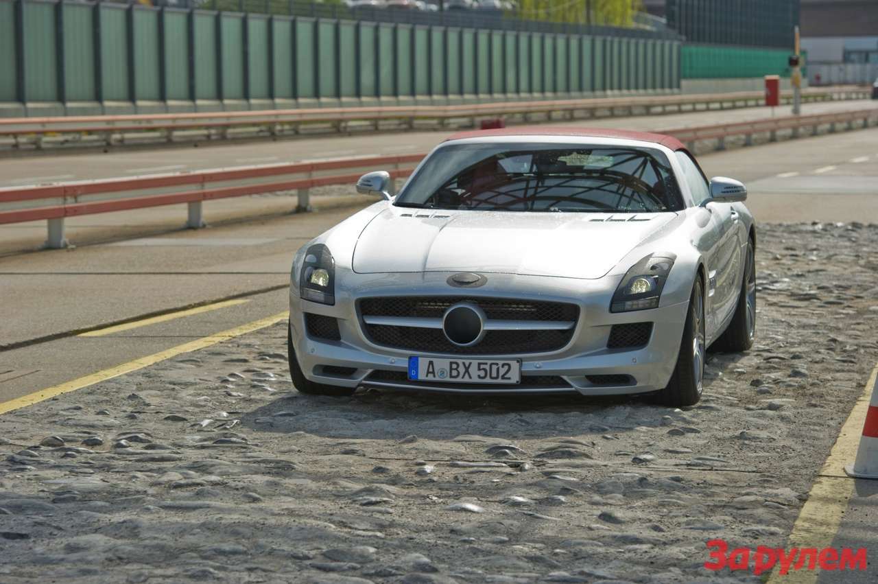 Mercedes-Benz официально представил родстер SLS AMG