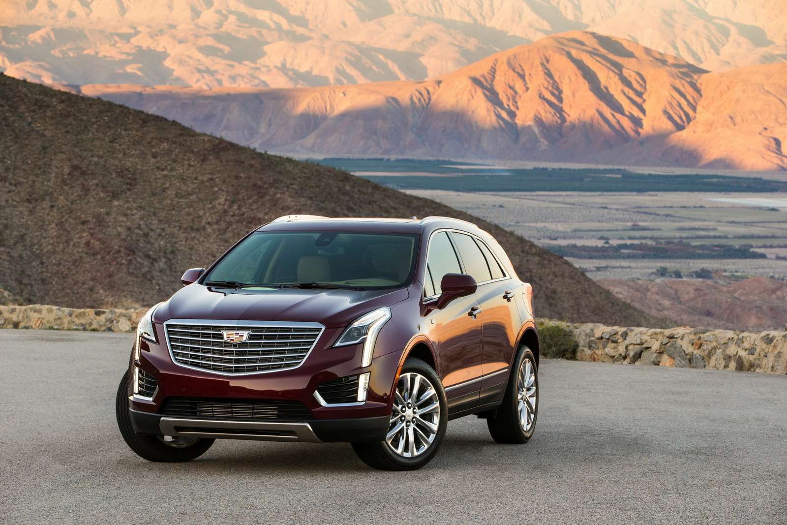 Cadillac xt4 отличие от xt5