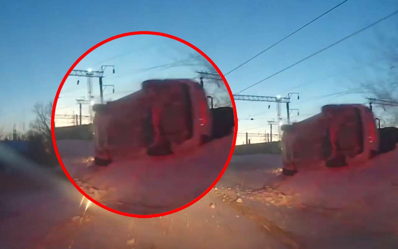 Угнал такси, влетел в сугроб и перевернулся (видео)