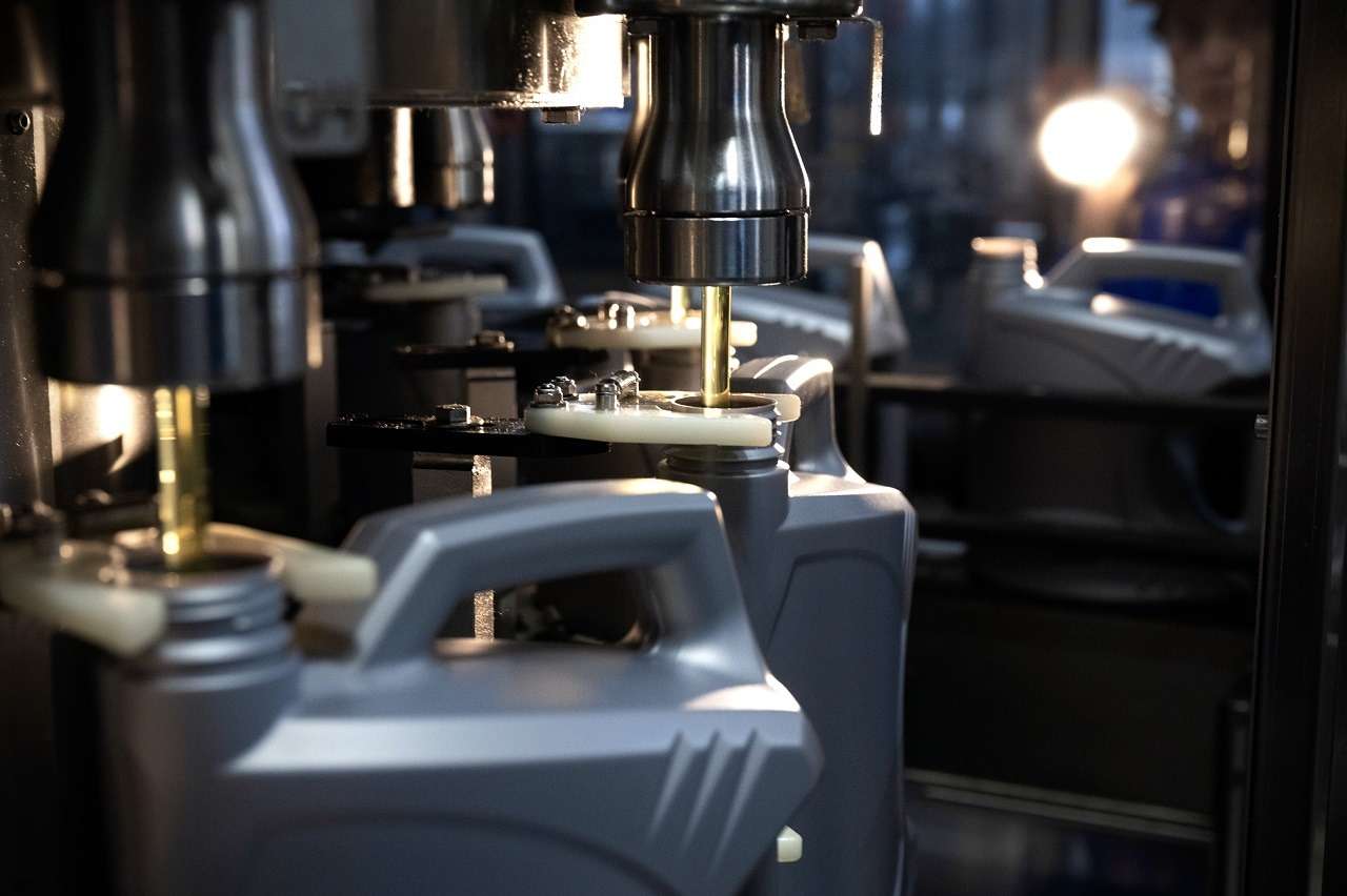 Создан мультимедийный проект о синтетических моторных маслах