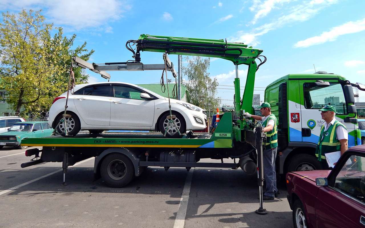 Новые правила эвакуации автомобилей: вечером – стулья, утром – деньги