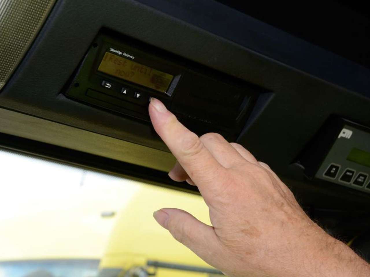 С 1 апреля за отсутствие тахографов на среднетоннажных грузовиках будут штрафовать