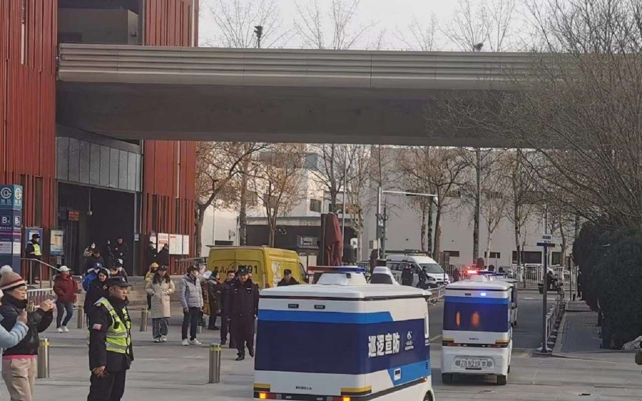 Полицейские беспилотники выехали на улицы города