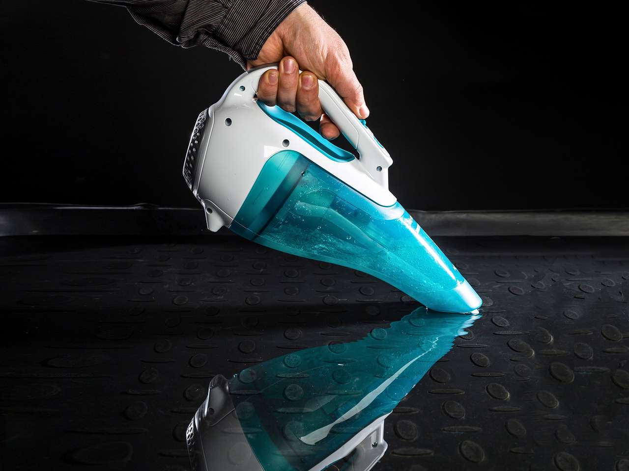 Автомобильные пылесосы: я — водяной!