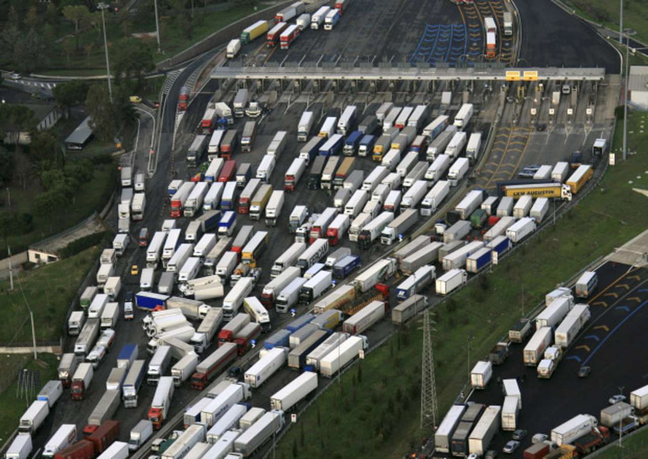 Конфликт с таможней грозит обрушить рынок международных перевозок